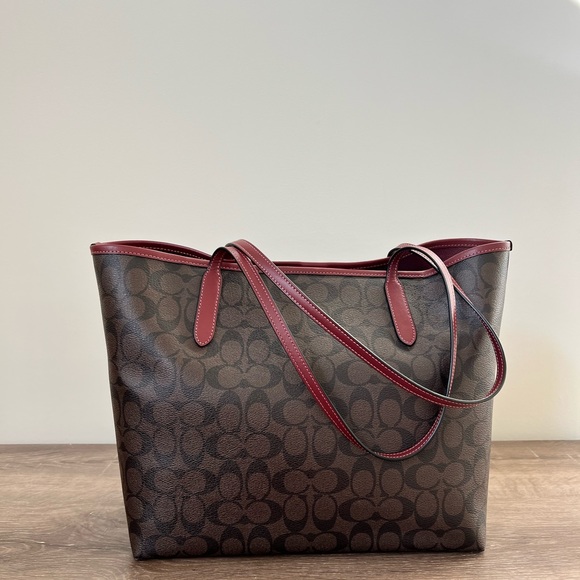 COACH UNICORN CITY SIGNATURE CANVAS TOTE - Picture 3 of 8